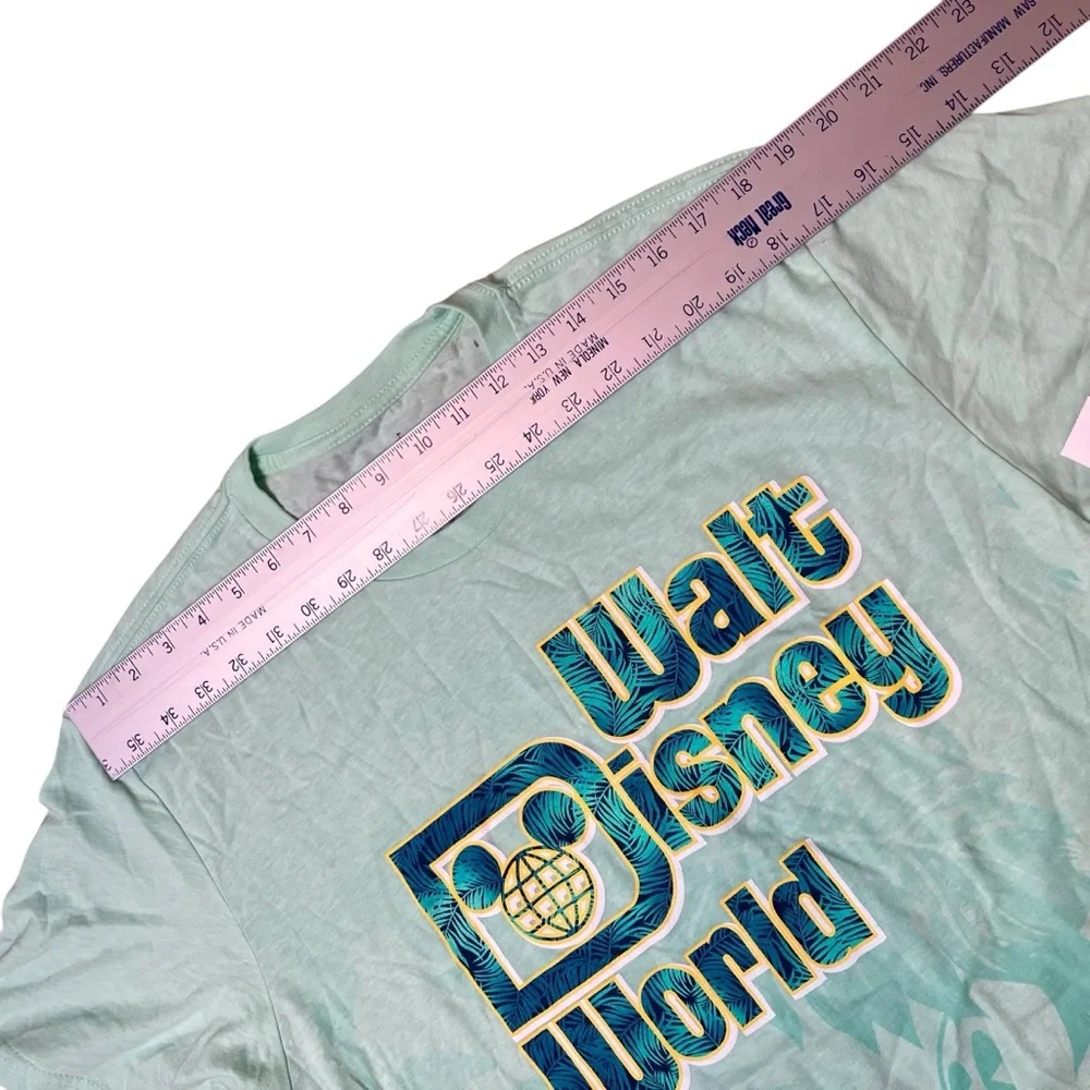 Disney World Mickey Mouse Tropical Palm Mens L T-shirt Short Sleeve Green NWT‎